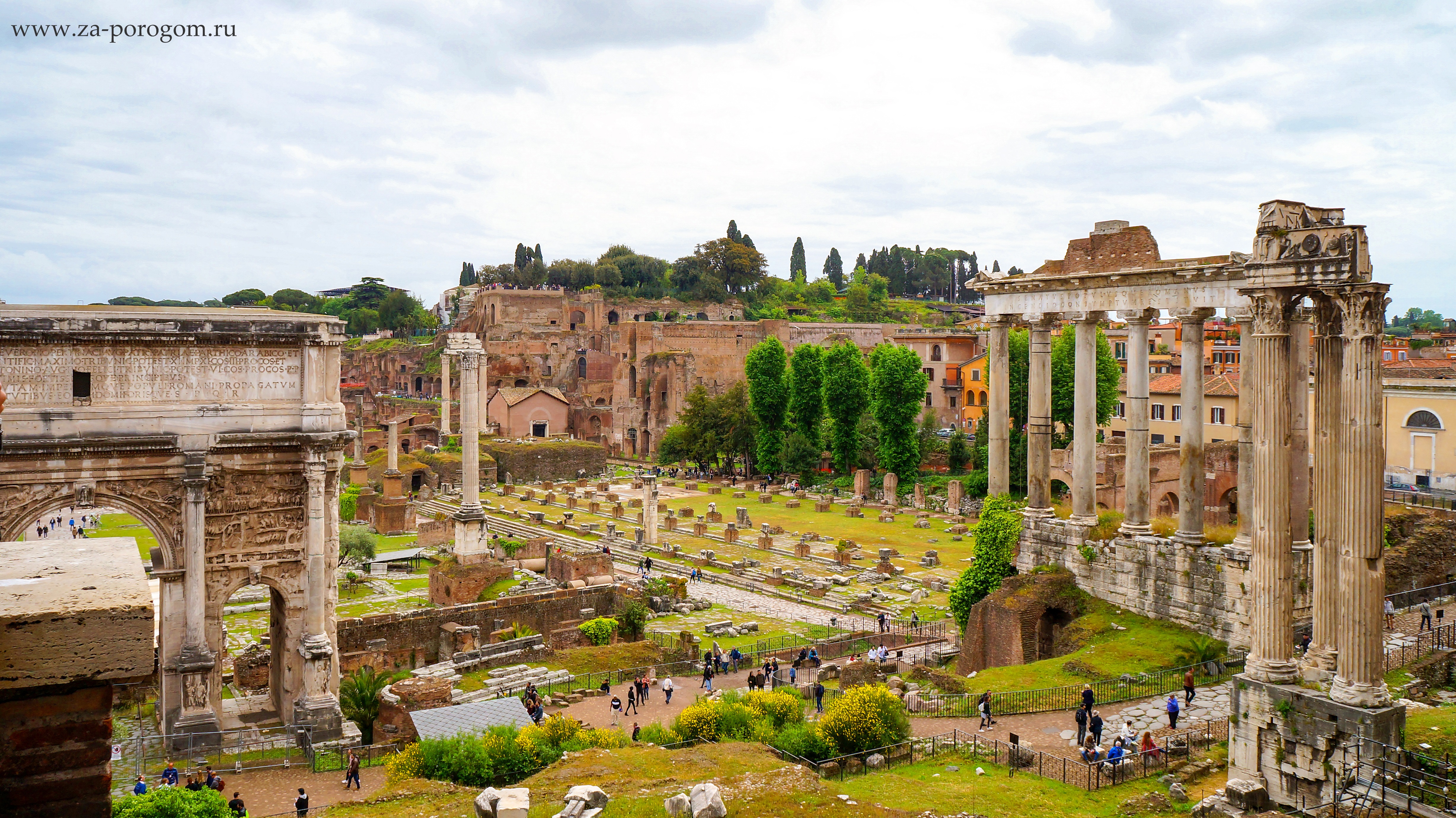 Древний рим сейчас. Рим центр города древний. Римский форум в Риме. Площадь древнего Рима. Площадь развалин Рима.